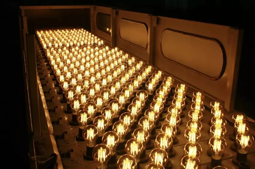 Ce RoHS UL Saso 3W-8W E27 Clear Mini Global LED Filament Bulb Made in China for Home & Business Indoor Lighting From Best Distributor Supplier Factory