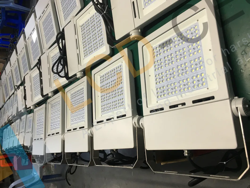 Manufacturing LED Outdoor Marine Flood Light IP66 Rescue LED Mobile Light 20V-24V 80W/100W/150W/200W for Working Floodlight with 5years Warranty LED Lamps